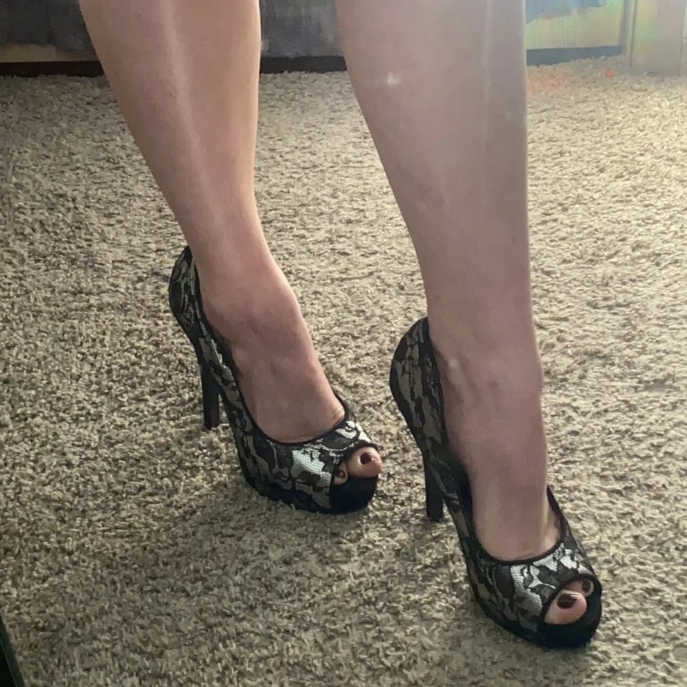 Heels - Picture 3 of 3